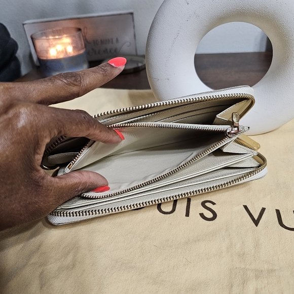 Louis Vuitton DAMIER AZUR ZIP AROUND WALLET - Picture 8 of 11